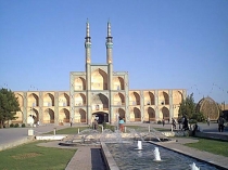 تصویر عکس : ایران یزد میدان امام یا میدان امیر چخماق نمایه یزد  Iran Yazd Namaye       سایت پاکزادیان دات کام  www.pakzadian.com  